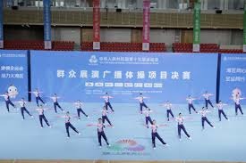 详解棒球规则中的“投手违例”定义及其对跑垒员进垒的补偿逻辑